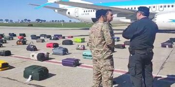 Detuvieron a un pasajero de Aerolíneas Argentinas que dijo que tenía una bomba y fue detenido en el aeropuerto