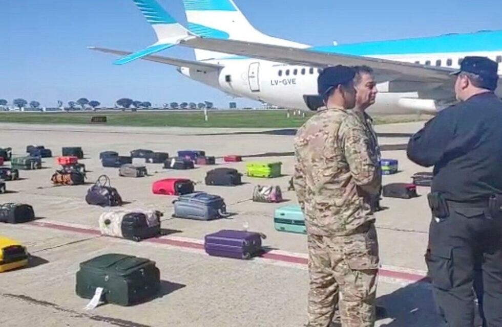 Un pasajero de Aerolíneas Argentinas dijo que tenía una bomba y fue detenido en el aeropuerto