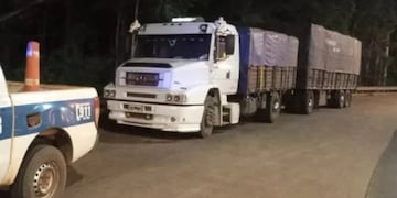 Dos de Mayo: incautan camión cargado con casi 30 toneladas de soja.