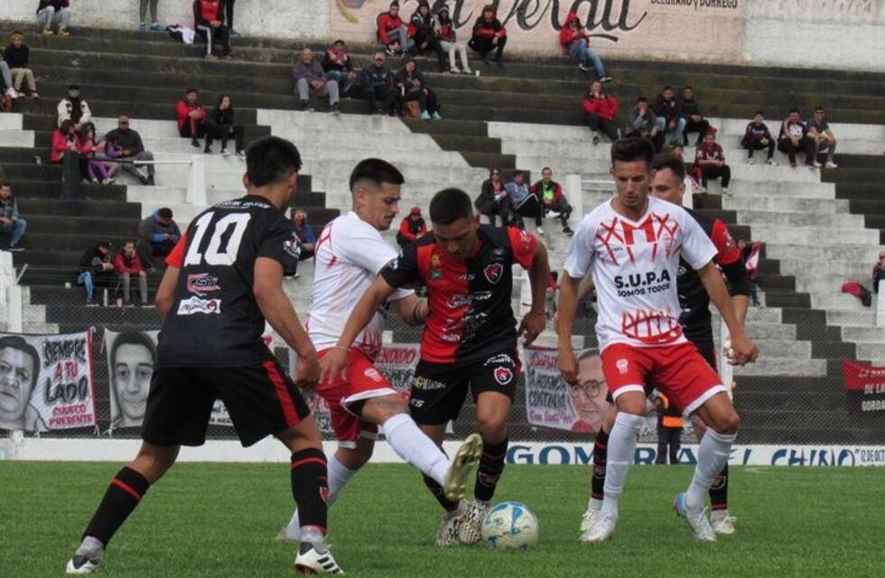 Sporting ganó en casa y es tercero