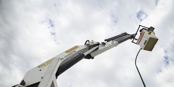 Comenzaron los trabajos de recambio a iluminación LED en todas las rotondas de acceso a la ciudad de Villa Mercedes. Gentileza ANSL