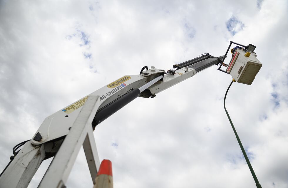 Instalan iluminación LED en todas las rotondas y accesos a Villa Mercedes