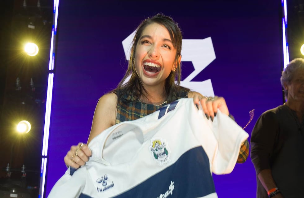 María Becerra volvió a su barrio y mostró que su pasión por Gimnasia sigue intacta: “Fiel al Lobo”