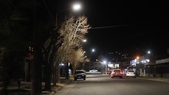Nuevas luminarias en avenida Vélez Sarsfield y Gobernador Núñez de Barrio Santa Rita.