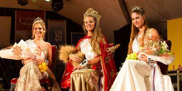 Reina Nacional del Trigo: Valentina Bano; primera princesa: Daiana Scarafía y la segunda princesa: Florencia Paz Costa (Club Leones).