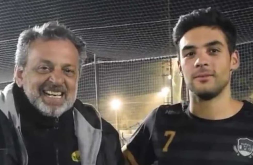 El hombre del viral de “viven en un country” reapareció y sorprendió al mundo como entrenador