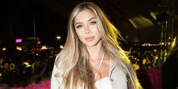 Romina Malaspina lució un body translúcido negro y dejó al descubierto sus curvas delanteras