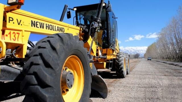 La Dirección provincial de Mendoza continúa trabajando en los caminos dañados por la lluvia.