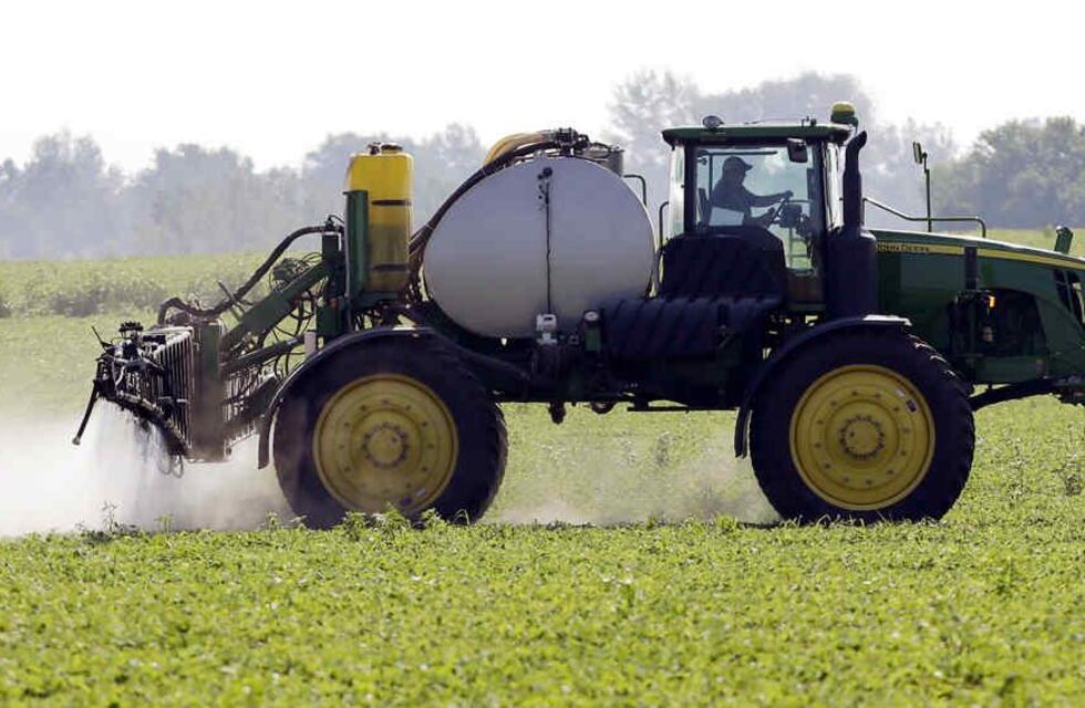 Charla sobre agroquímicos, ambiente y salud