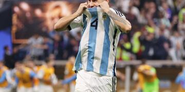 Montiel pateó el penal que cerró la tanda de penales y le dio el título a la selección. (Prensa Fifa).