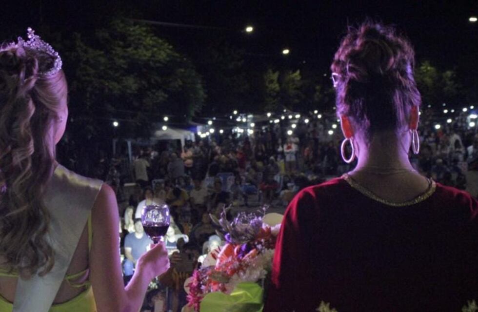 General Alvear comenzó a vivir la Vendimia con la coronación de las reinas de San Pedro del Atuel y Bowen