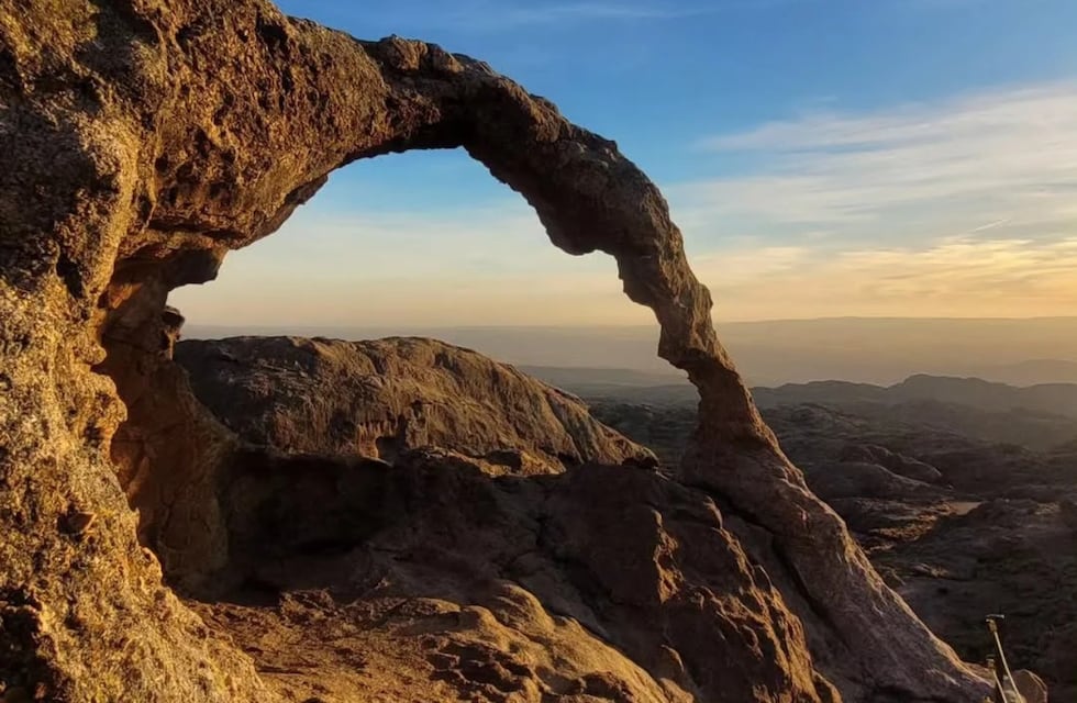 Cómo es Arco del Cielo, una joya oculta en las Altas Cumbres ideal para ver atardeceres