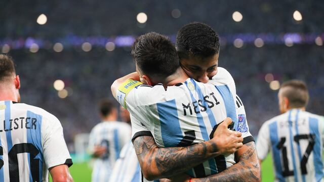Messi y "Cuti" Romero siempre se muestran muy afectuosos entre sí. (Prensa AFA).