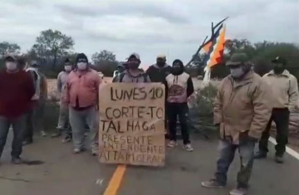 Las comunidades originarias cortan la ruta nacional 81 desde hace cinco días