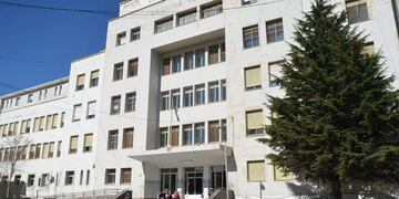 El hombre había sufrido un ACV antes de que los efectivos de la policía llegaran a su domicilio.