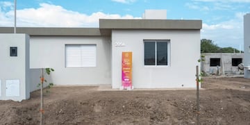 Entrega de viviendas Plan Casa y Casa Social Arroyito
