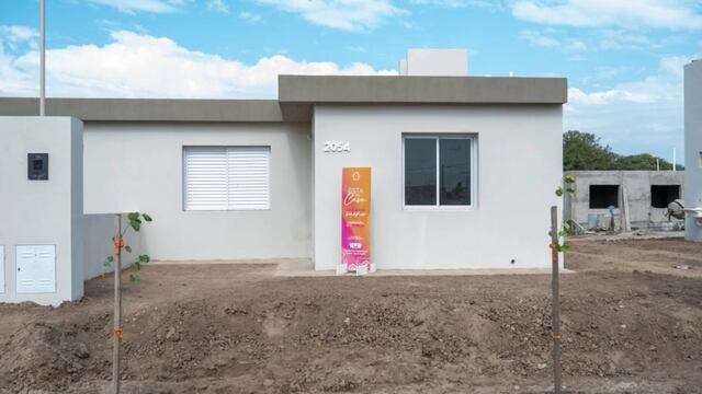 Entrega de viviendas Plan Casa y Casa Social Arroyito