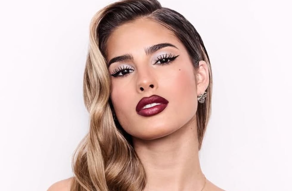 Desde la cama, Julieta Poggio subió la temperatura con un piyama animal print mega sexy