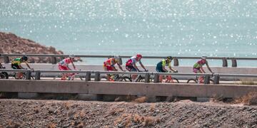 Sin ciclismo. El Dique Punta Negra no podrá ser testigo del paso de la competencia internacional este año. (Prensa Vuelta a San Juan)