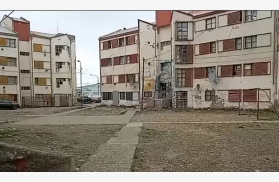 “Gritos nocturnos”: la curiosa nota en una ventana que generó una guerra entre vecinos de Río Gallegos