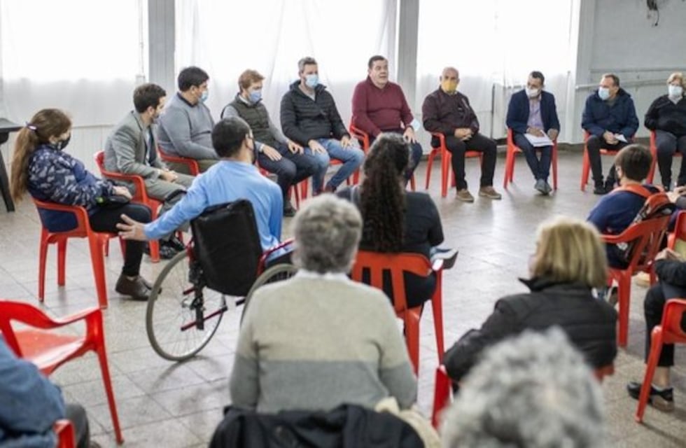 Montenegro y su gabinete se reunieron con los vecinos del barrio Bernardino Rivadavia