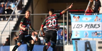 Gustavo Fernández marcó el empate con un certero cabezazo tras un centro preciso de Nicolás Dematei.