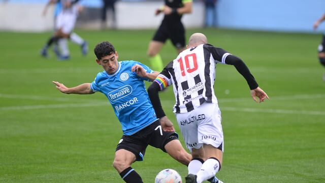 Ulises Sánchez, volante de Belgrano, en acción ante Gimnasia de Mendoza en el Gigante de Alberdi. (José Hernández)