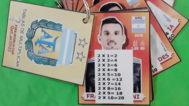 En Comodoro venden tablas de multiplicar impresas en las figuritas del Mundial de Qatar 2022.