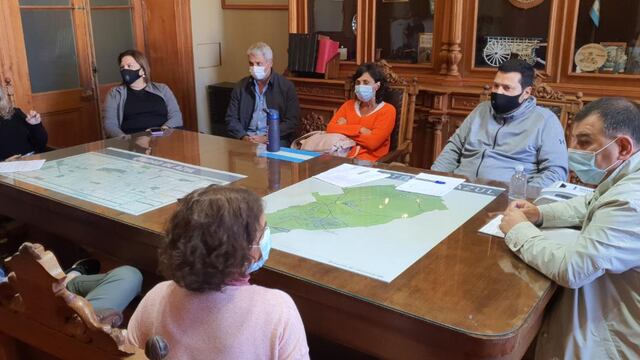 Reunión del intendente con el equipo de salud.