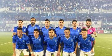Estudiantes arrancó perdiendo ante el de Caseros, por el gol del "Facha" Facundo Castelli. (Tomy Fragueiro / La Voz)