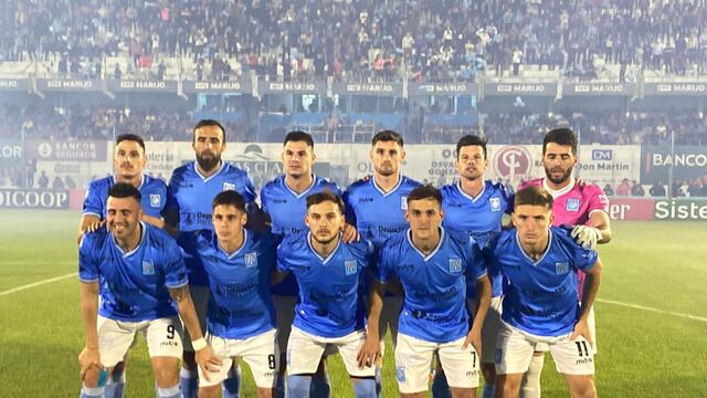 Estudiantes arrancó perdiendo ante el de Caseros, por el gol del "Facha" Facundo Castelli. (Tomy Fragueiro / La Voz)