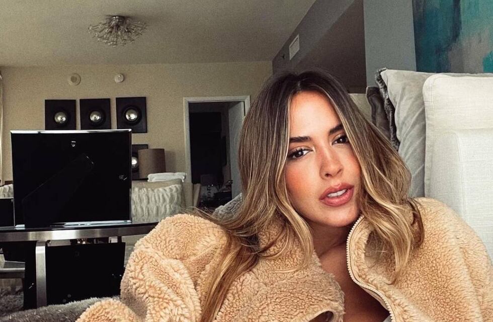 Shannon de Lima mostró su preocupación por la caída de las redes sociales con una foto desde la cama