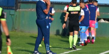 Carlos Bossio terminó como técnico por el suspendido Hernán Medina, y seguirá como entrenador de arqueros (Federico López Claro).