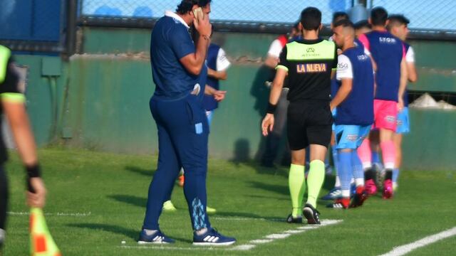 Carlos Bossio terminó como técnico por el suspendido Hernán Medina, y seguirá como entrenador de arqueros (Federico López Claro).