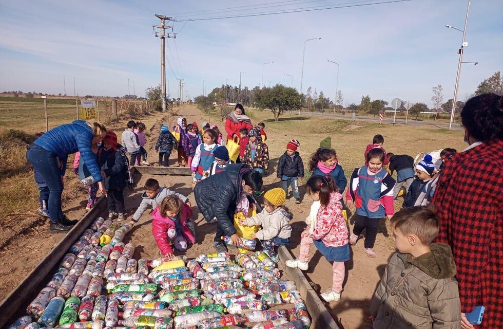 En La Tordilla costruyeron una ciclovía con ecoladrillos