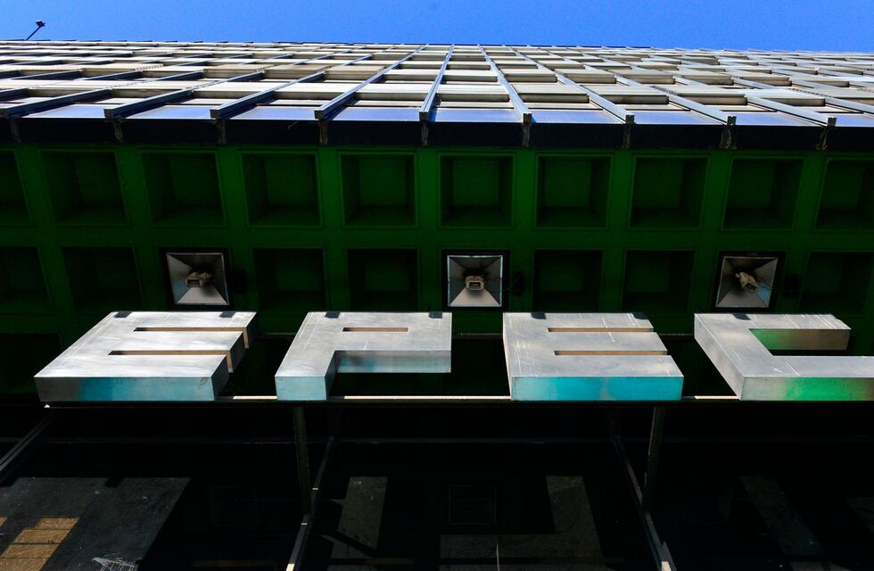 Acuerdo entre Epec y dos de los gremios para aumento salarial