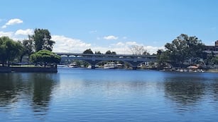 Carlos Paz paisaje soleado.