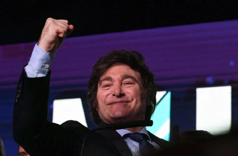 Javier Milei explicó como sería la dolarización en Argentina: “Los salarios van a volar por las nubes”