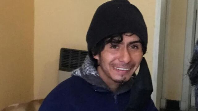 Santiago Navarro tiene 18 años y empezó a cursar primer año de la primaria.