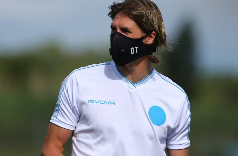 Esteban “Teté” González ya dirigió su primera práctica en Belgrano