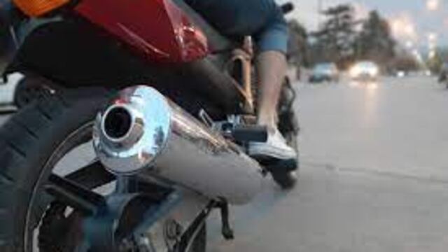 Motos con escape libre. Web.