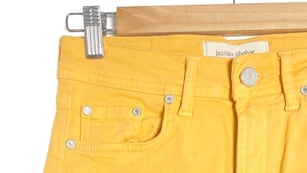 Outlet: dónde comprar un jean original de Jazmín Chebar a $48.000.