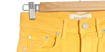 Outlet: dónde comprar un jean original de Jazmín Chebar a $48.000.