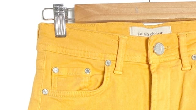 Outlet: dónde comprar un jean original de Jazmín Chebar a $48.000.