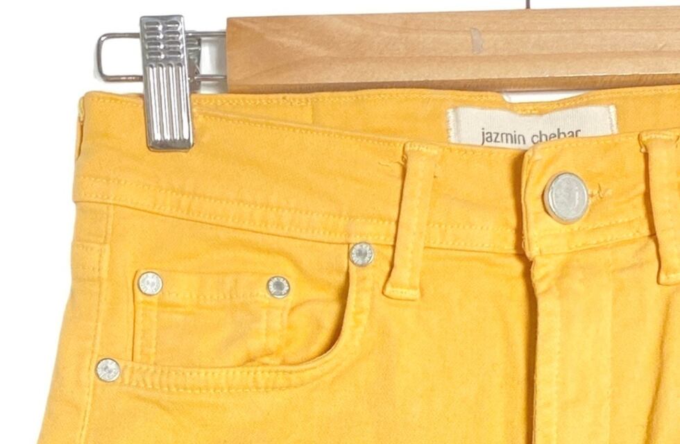 Outlet: dónde comprar un jean original de Jazmín Chebar a $48.000