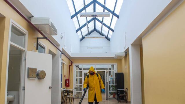 El fin de semana el Municipio de Tolhuin, a través de la Dirección de Defensa Civil llevó adelante tareas de desinfección en las instalaciones del edificio educativo Ramón Alberto Trejo Noel.