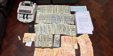 La policía juntó el dinero para la entrega controlada y arrestó al sospechoso en 3 de Febrero al 1500.