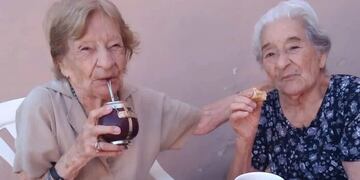 Las hermanas mellizas celebraron sus 100 años, que no pasaron desapercibidos.