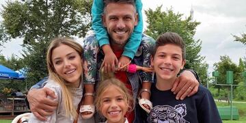 Eva Anderson y Martín Demichelis junto a sus hijos. (Captura video Instagram)