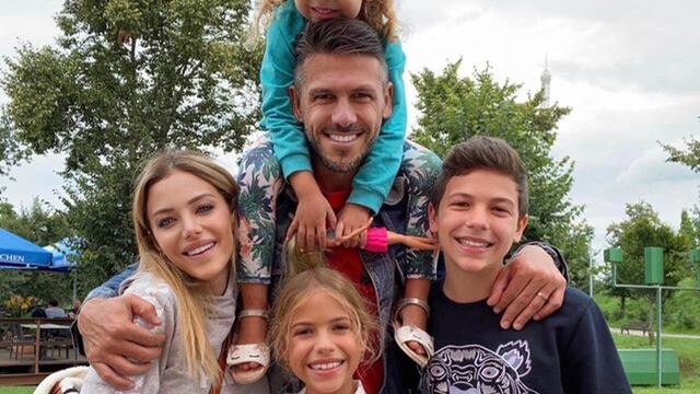 Eva Anderson y Martín Demichelis junto a sus hijos. (Captura video Instagram)